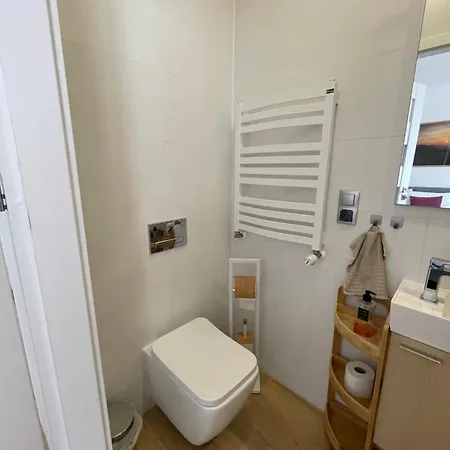 Przystanek Komuny Paryskiej - 3 M 1 Apartmán