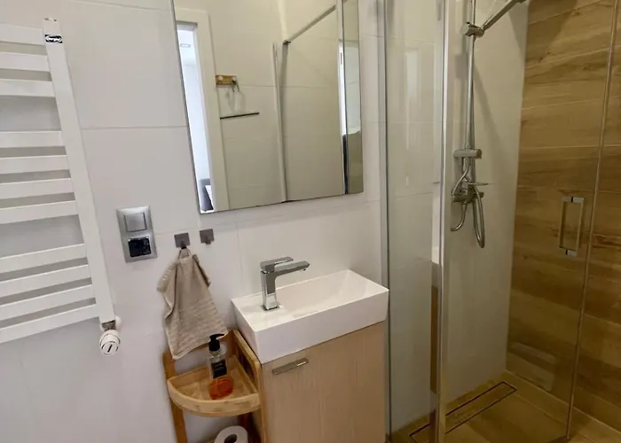 Przystanek Komuny Paryskiej - 3 M 1 Karpacz